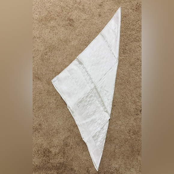 Hermès AUTHENTIC Vintage White H Classic Logo Petit Carré Small Scarf 100% Silk - Picture 4 of 16